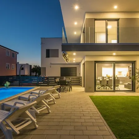 Andy Tatil Evi Malinska